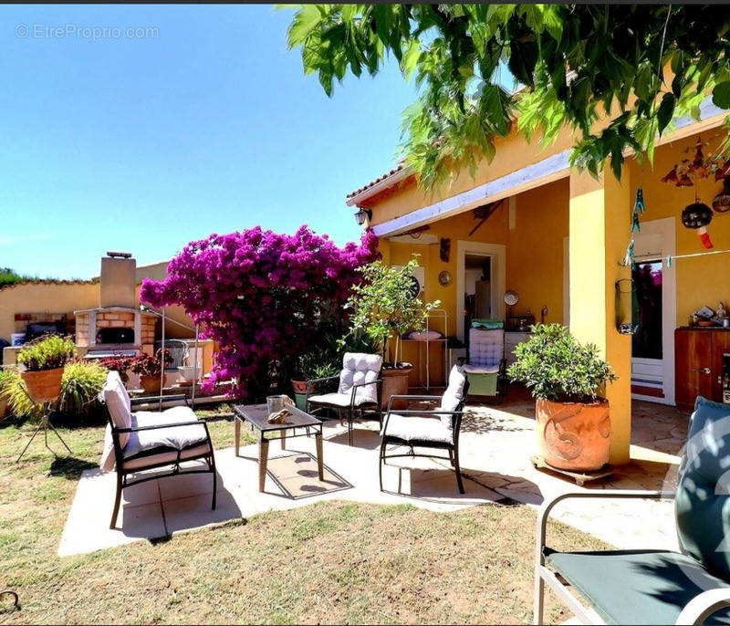 Maison à ROQUEBRUNE-SUR-ARGENS