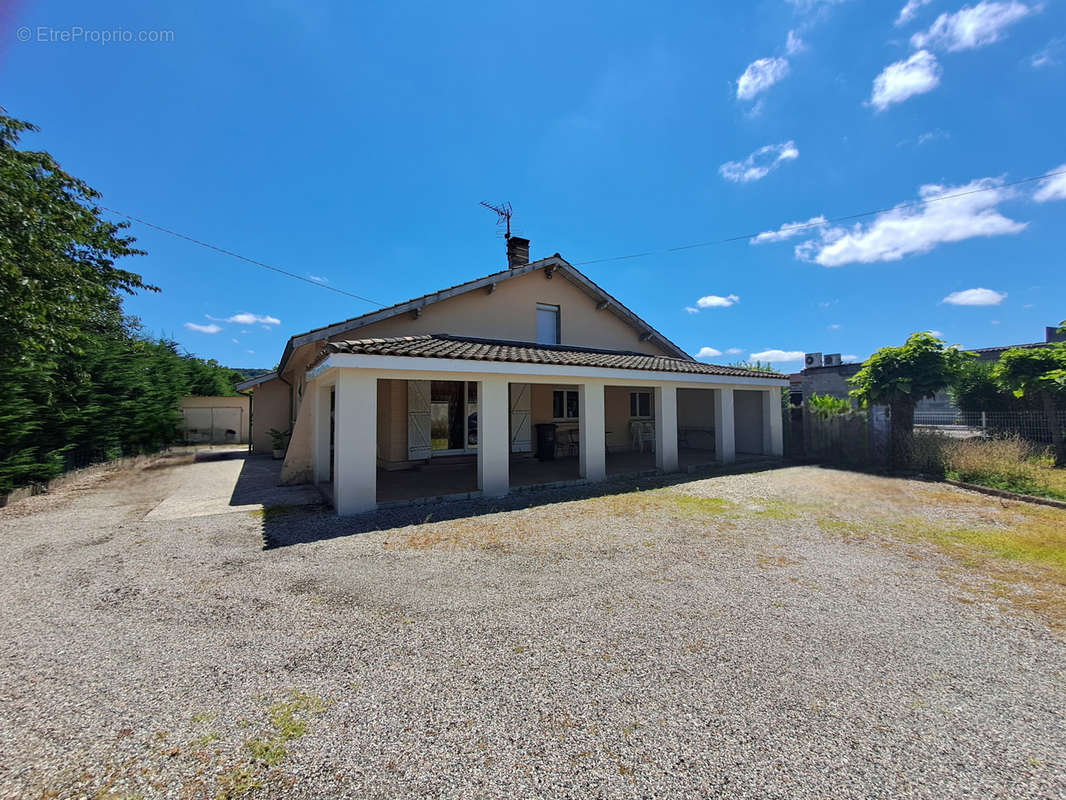 Maison à ALLEZ-ET-CAZENEUVE