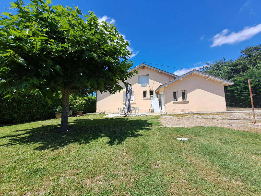 Maison à ALLEZ-ET-CAZENEUVE