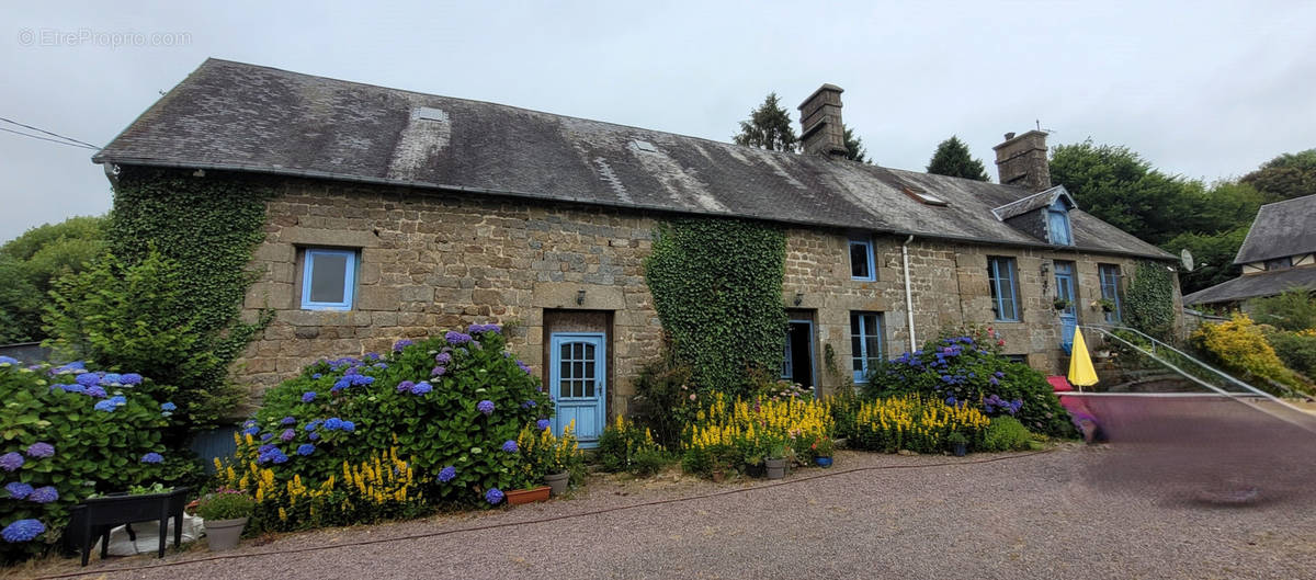 Maison à SAINT-MICHEL-DE-MONTJOIE