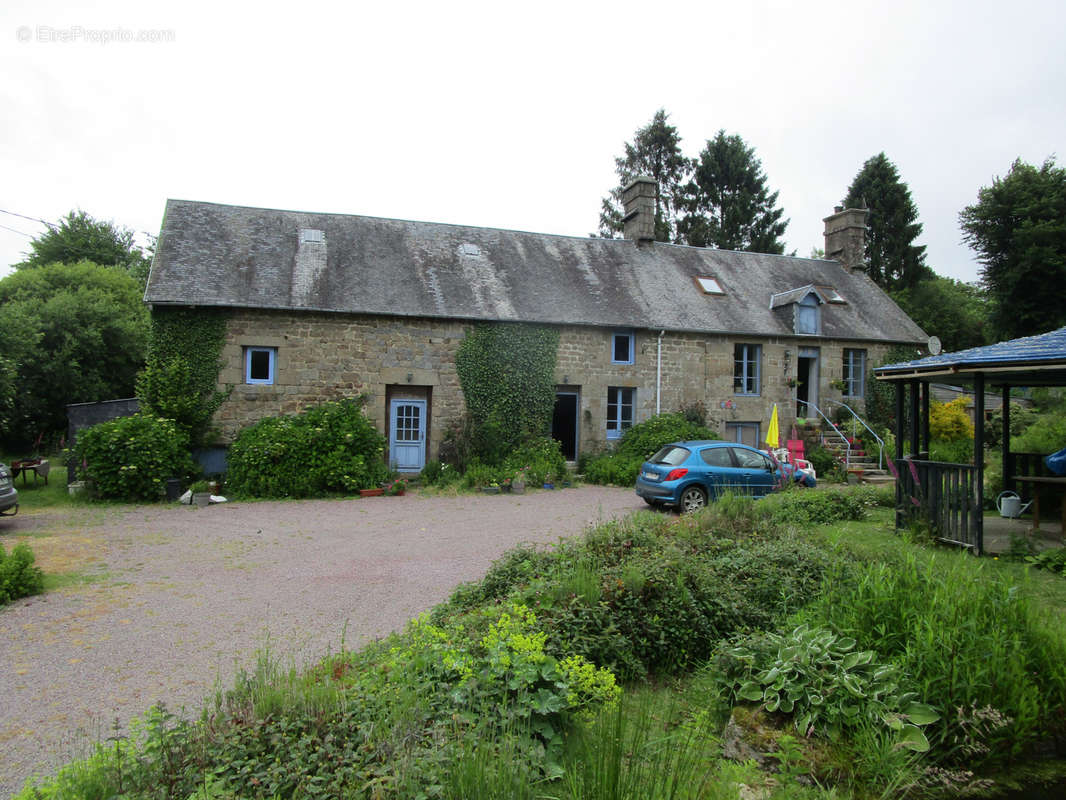 Maison à SAINT-MICHEL-DE-MONTJOIE