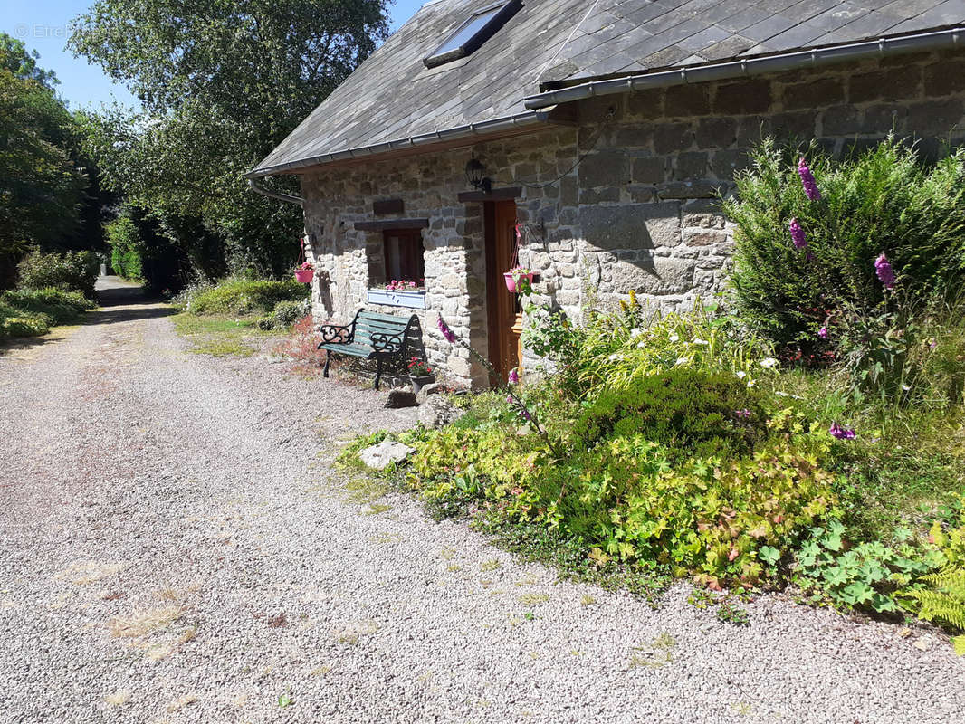 Maison à SAINT-MICHEL-DE-MONTJOIE