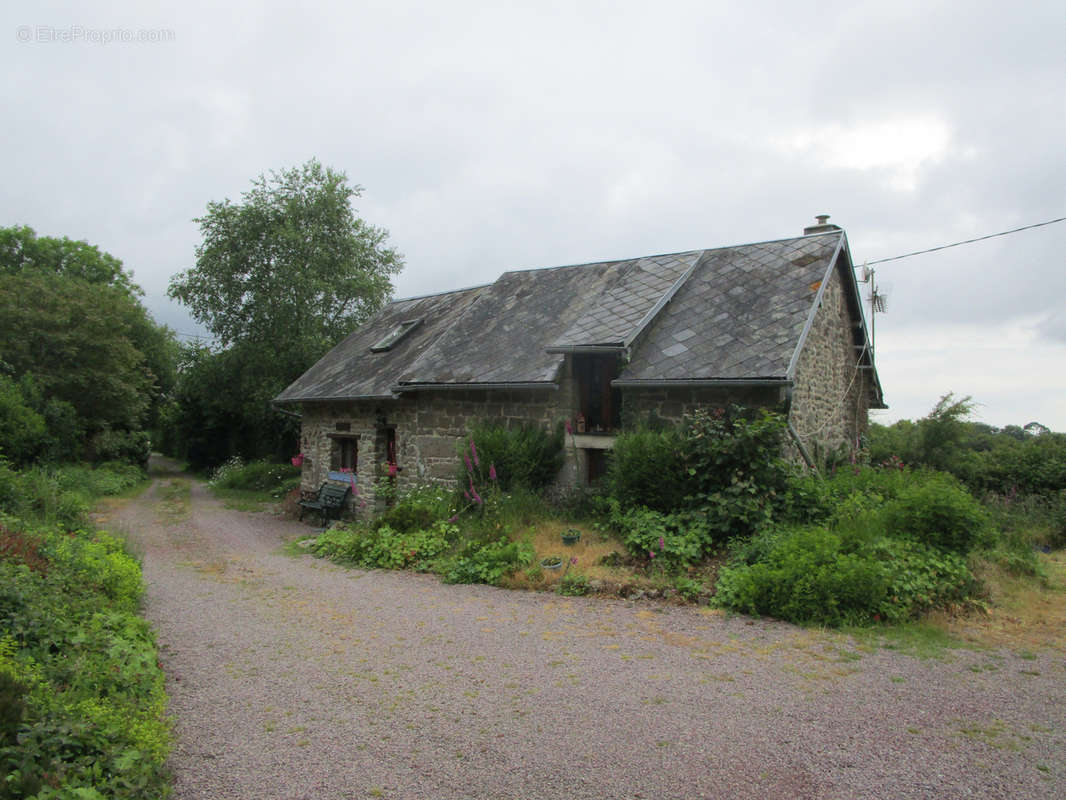 Maison à SAINT-MICHEL-DE-MONTJOIE