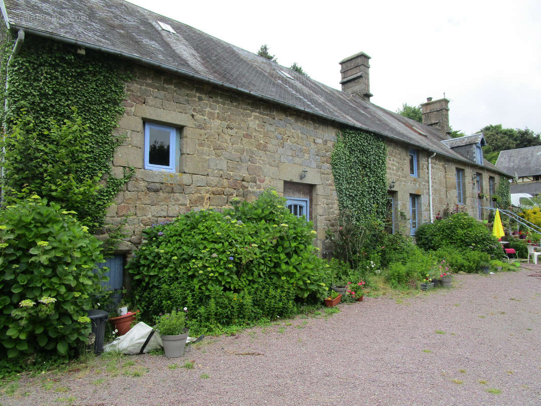 Maison à SAINT-MICHEL-DE-MONTJOIE