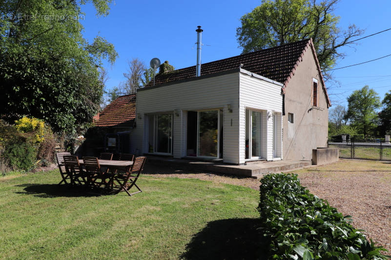 Maison à DOMPIERRE-SUR-BESBRE