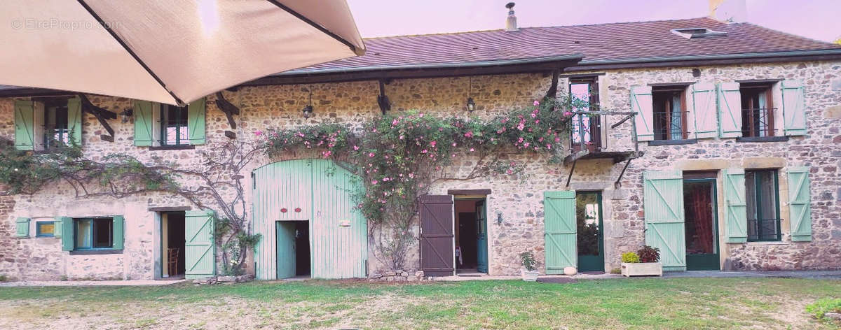 Maison à QUARRE-LES-TOMBES