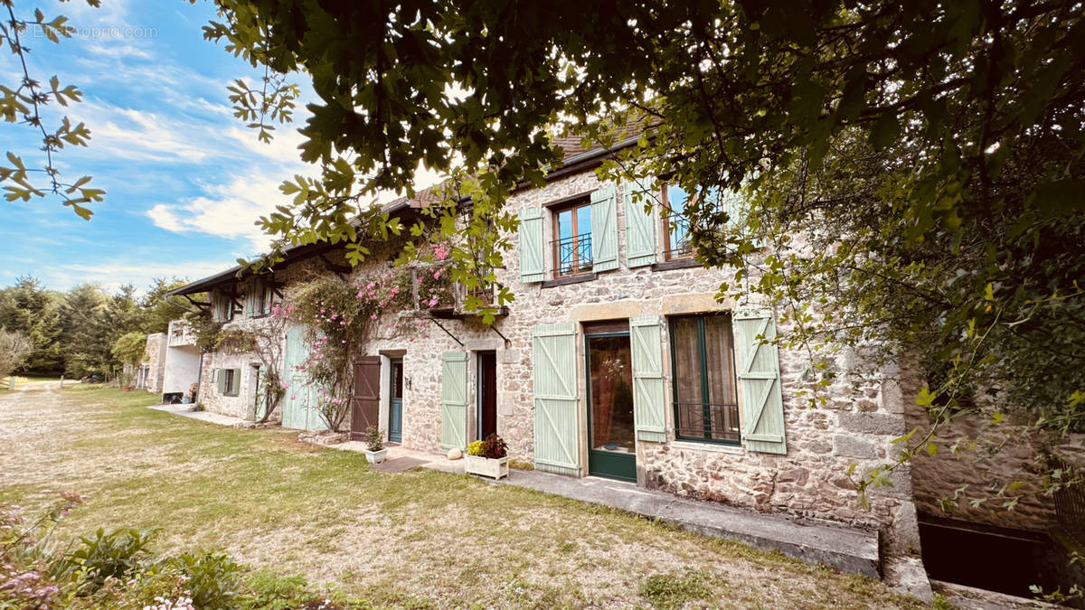 Maison à QUARRE-LES-TOMBES