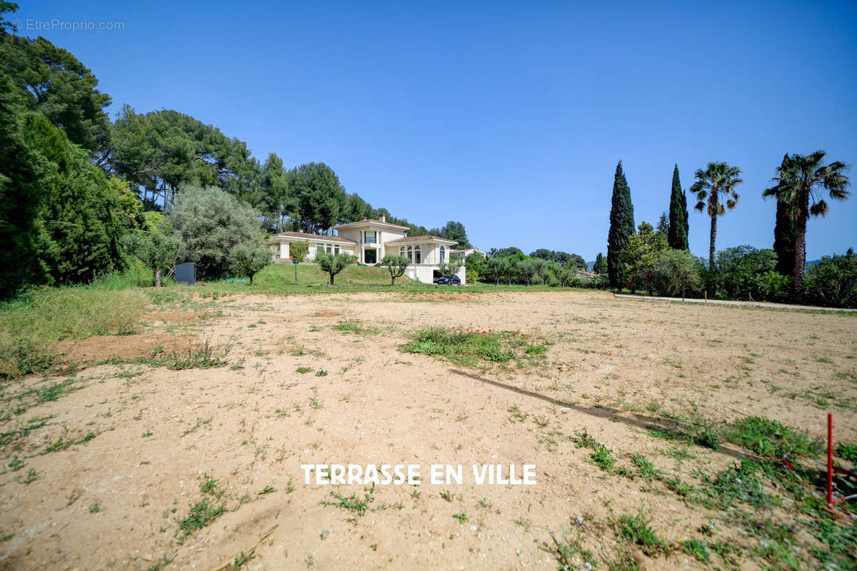 Terrain à AUBAGNE