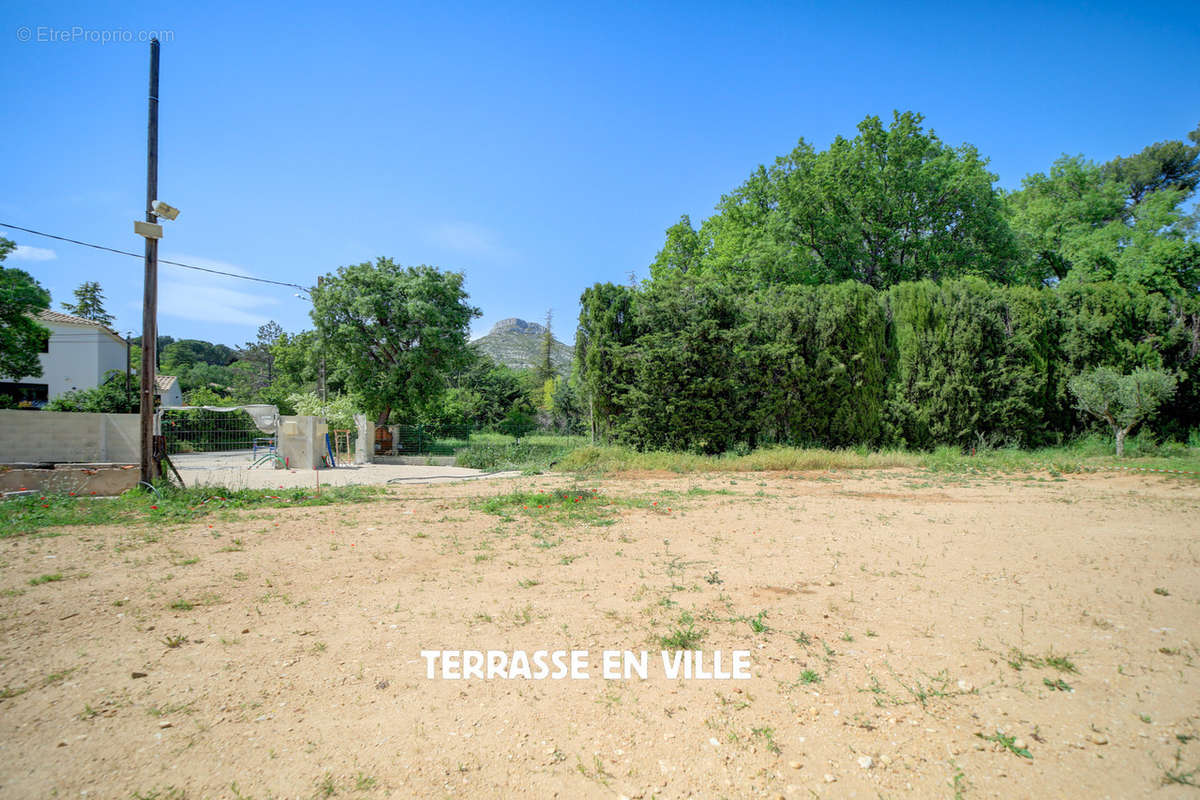 Terrain à AUBAGNE