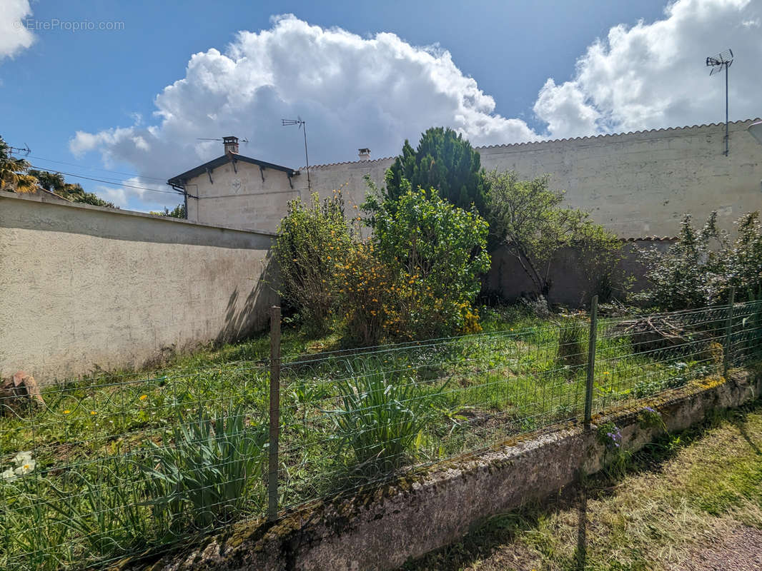 Maison à SAINTES