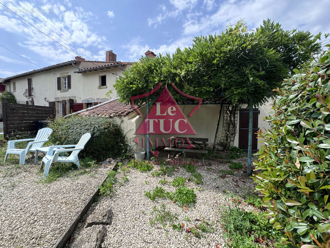 Maison à ANTIGNY