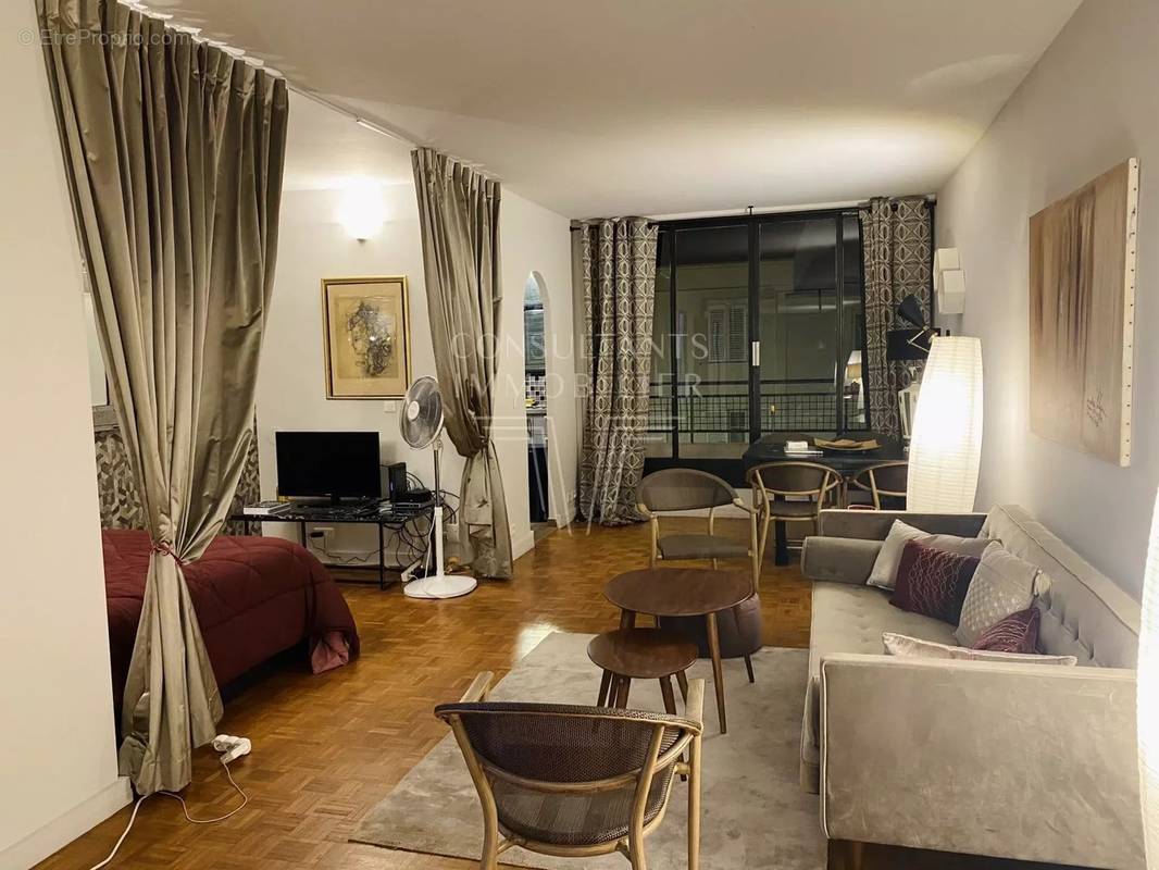 Appartement à NEUILLY-SUR-SEINE