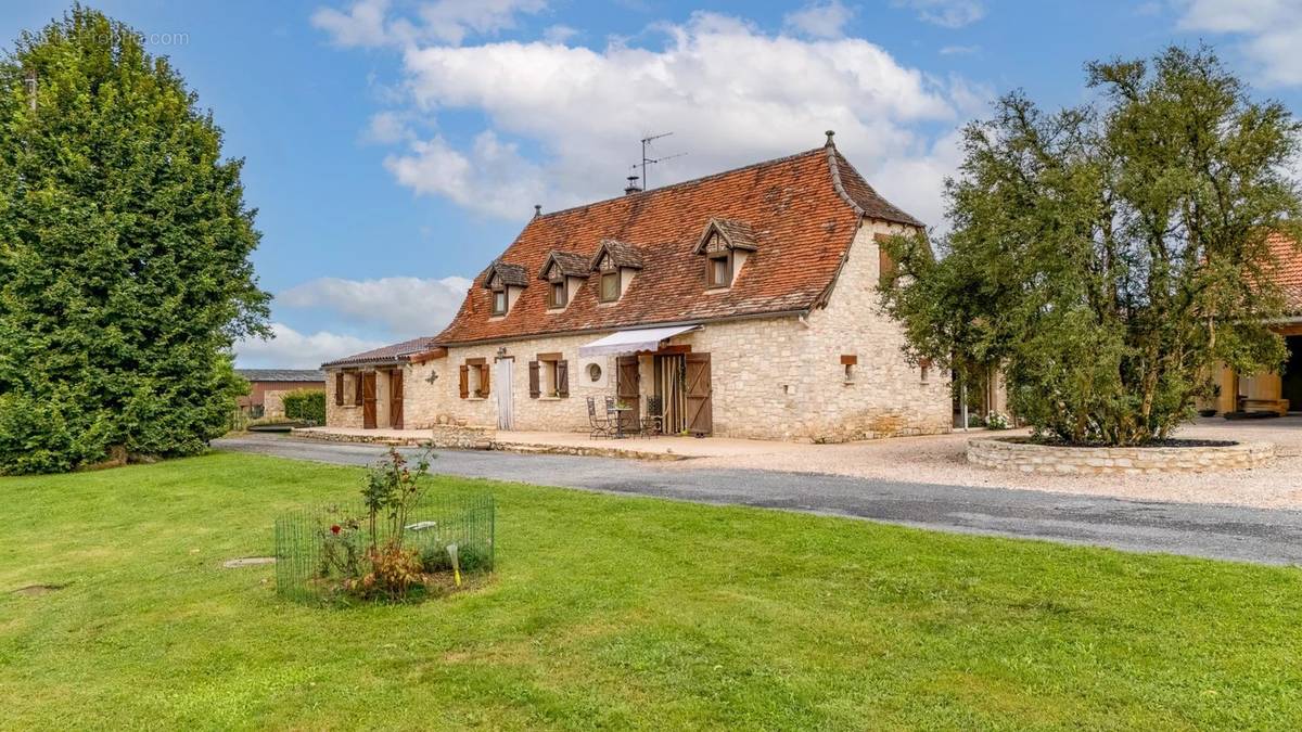 Maison à LACAPELLE-MARIVAL