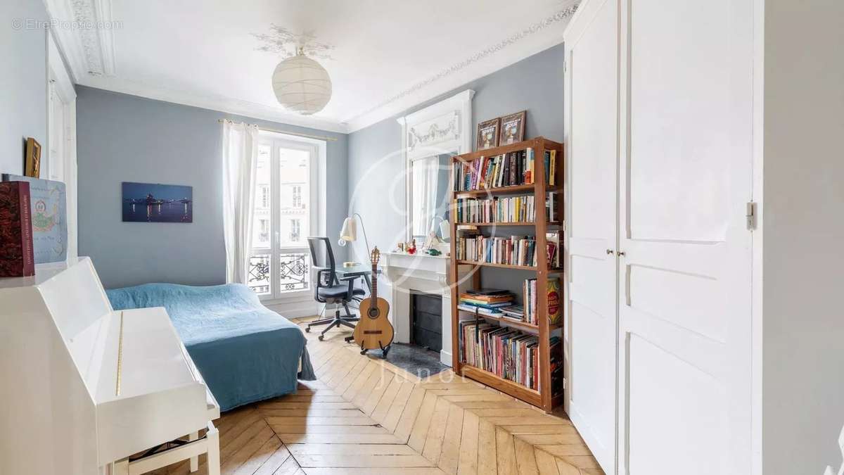 Appartement à PARIS-9E