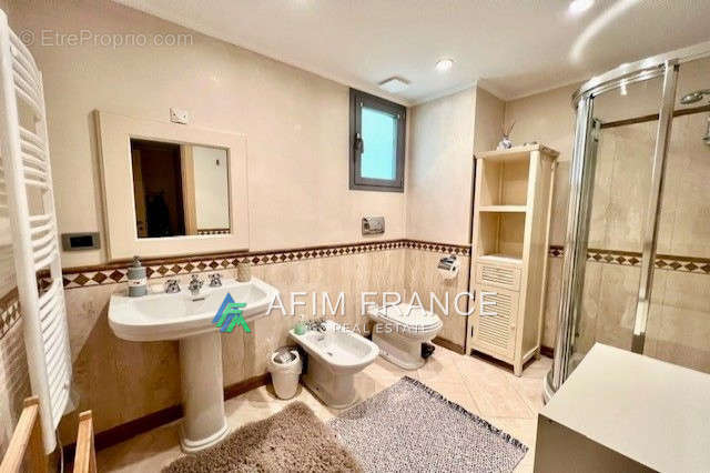 Appartement à ROQUEBRUNE-CAP-MARTIN