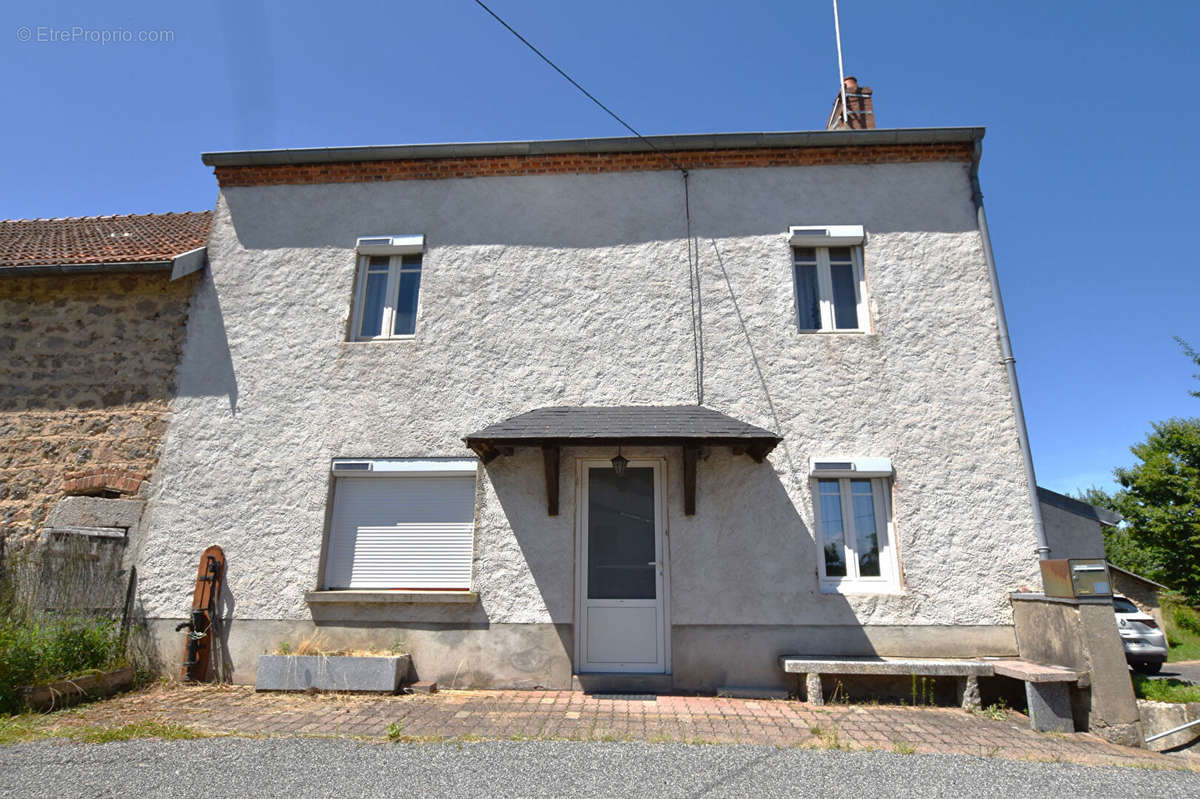 Maison à LE MAYET-DE-MONTAGNE