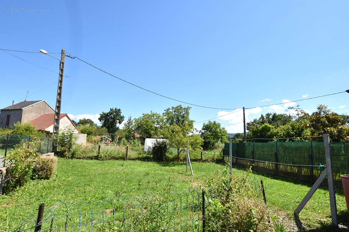 Maison à LE MAYET-DE-MONTAGNE