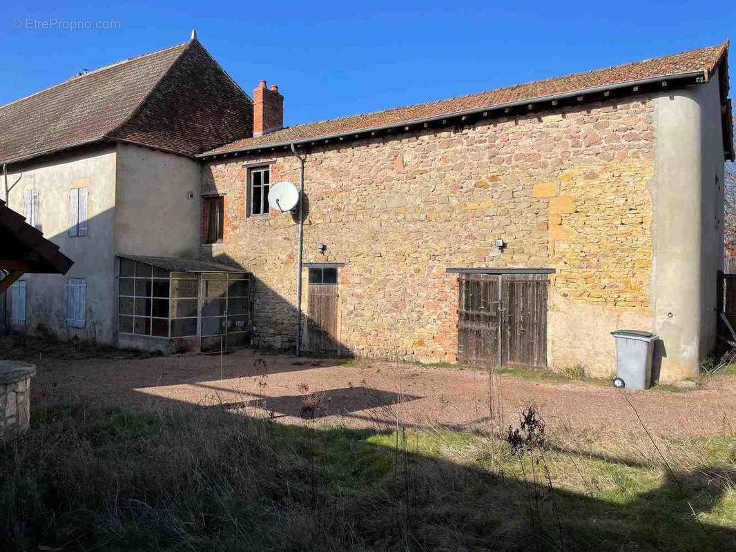 Maison à LA CLAYETTE