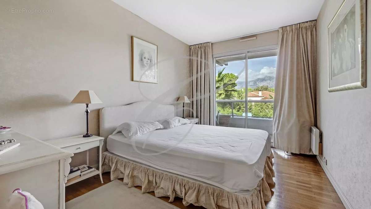 Appartement à ROQUEBRUNE-CAP-MARTIN