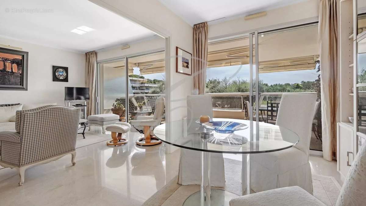 Appartement à ROQUEBRUNE-CAP-MARTIN