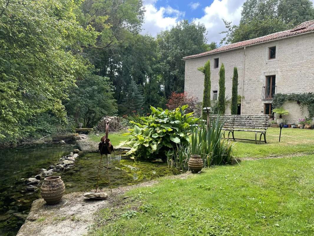 Maison à CHEF-BOUTONNE