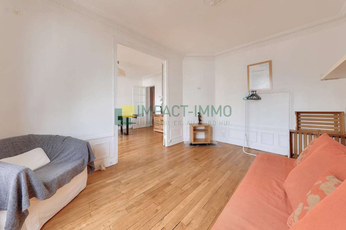 Appartement à COURBEVOIE