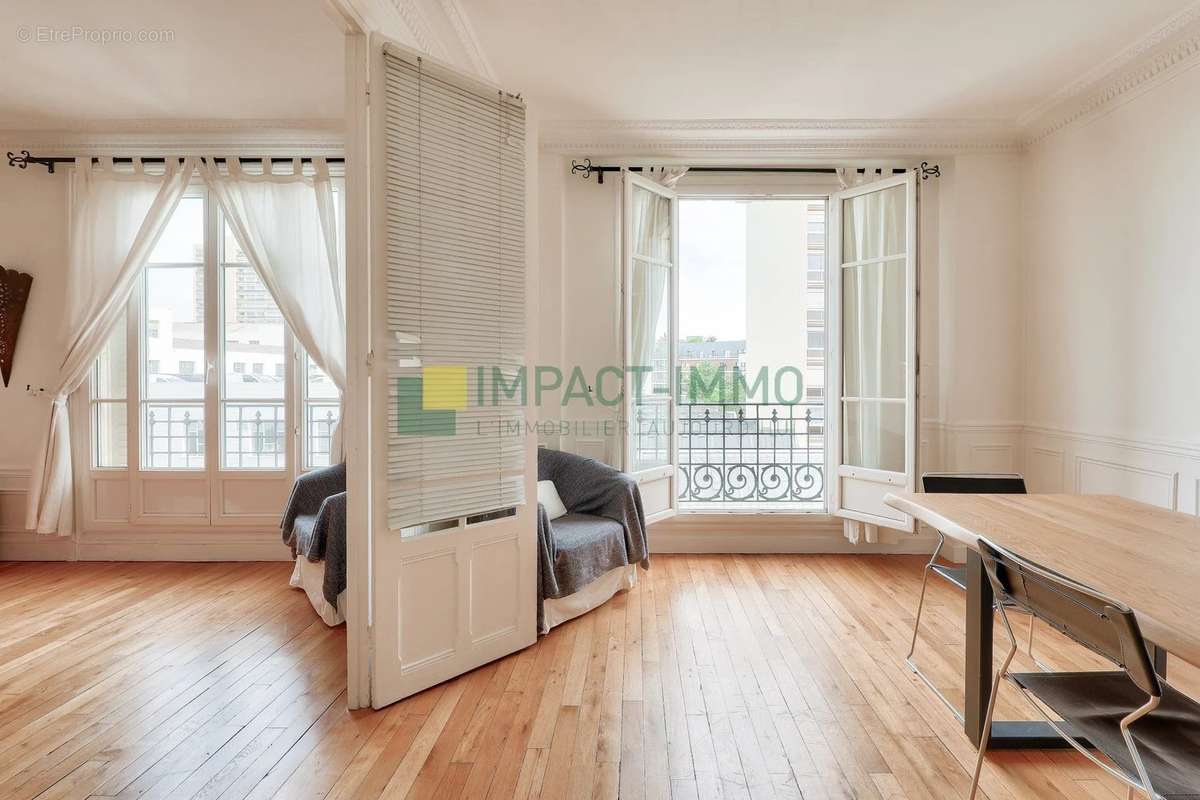 Appartement à COURBEVOIE