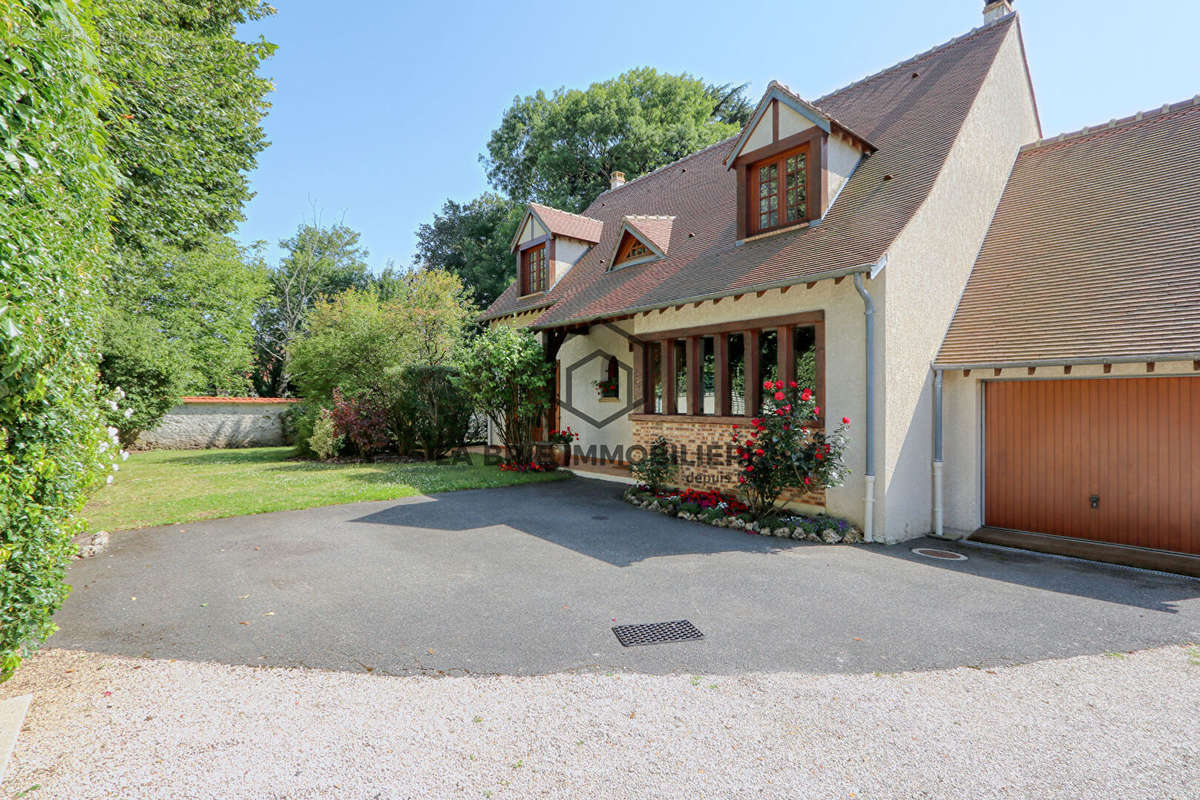 Maison à MANDRES-LES-ROSES