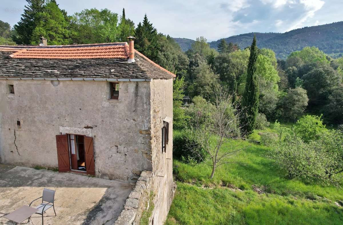 Maison à AUJAC