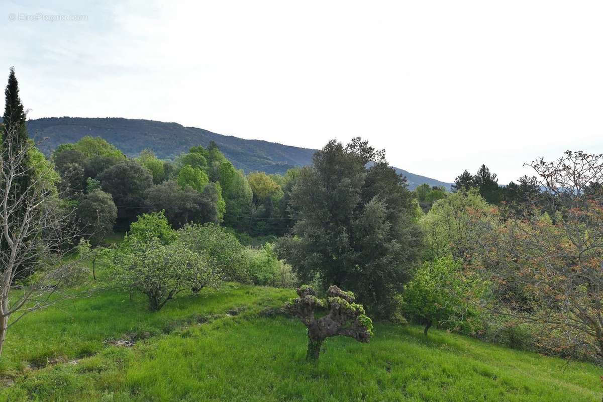 Maison à AUJAC