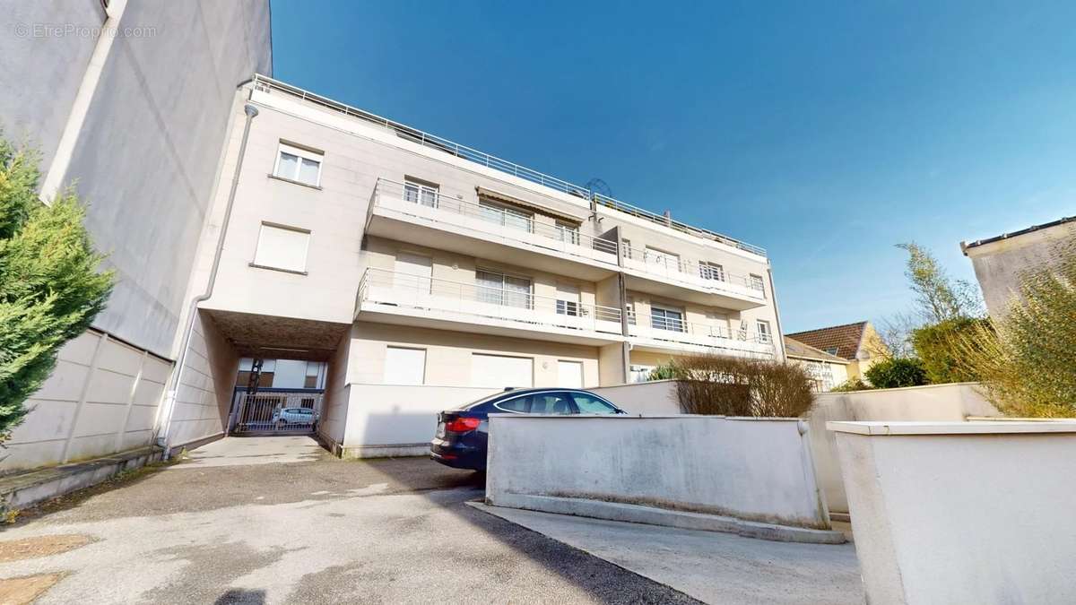 Appartement à CLICHY-SOUS-BOIS