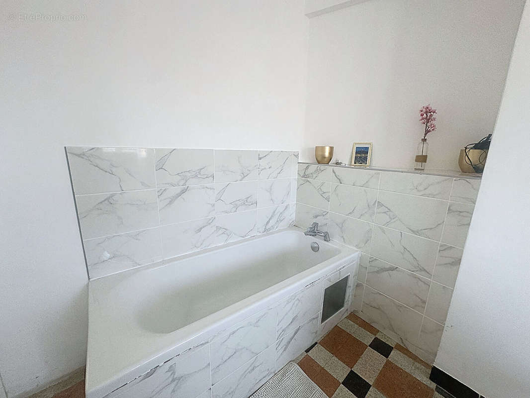 Appartement à MARSEILLE-2E