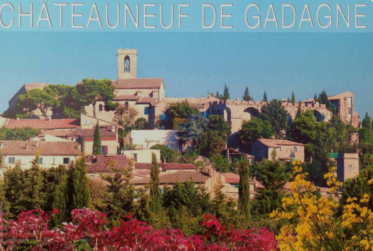 Appartement à CHATEAUNEUF-DE-GADAGNE