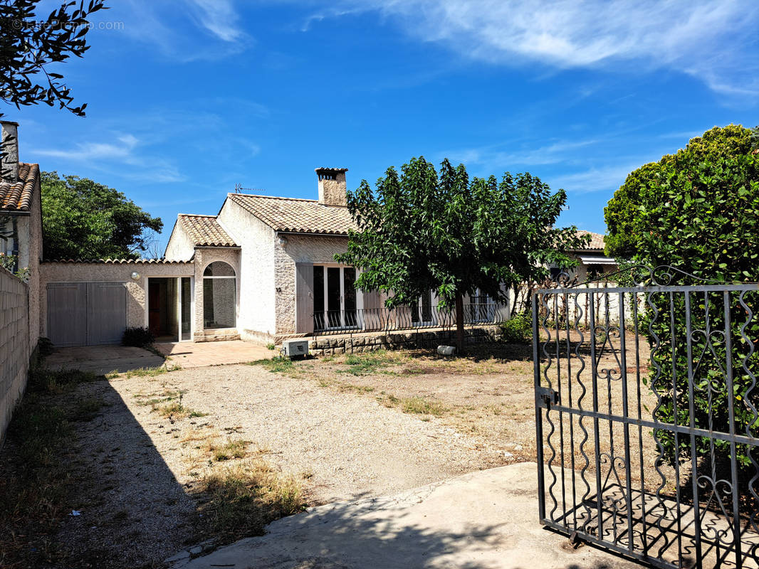 Maison à SAINT-MARTIN-DE-CRAU