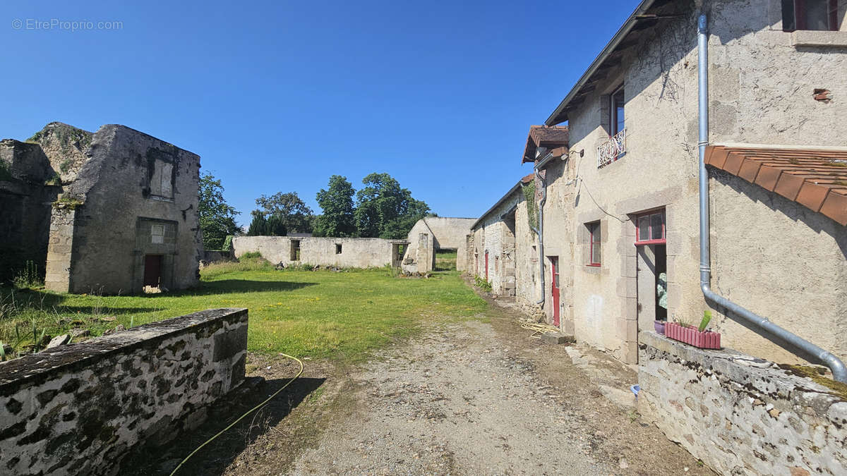 Maison à LE DORAT