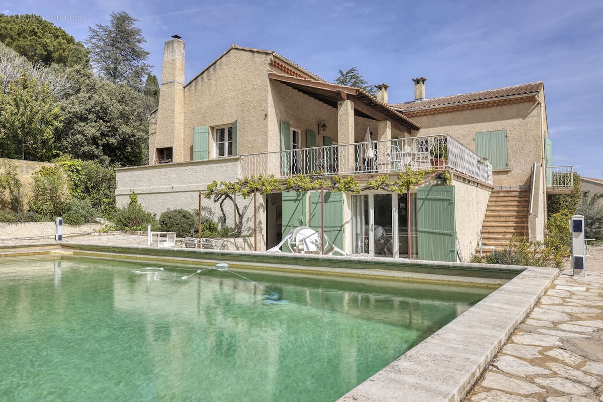 Maison à CHATEAUNEUF-DE-GADAGNE