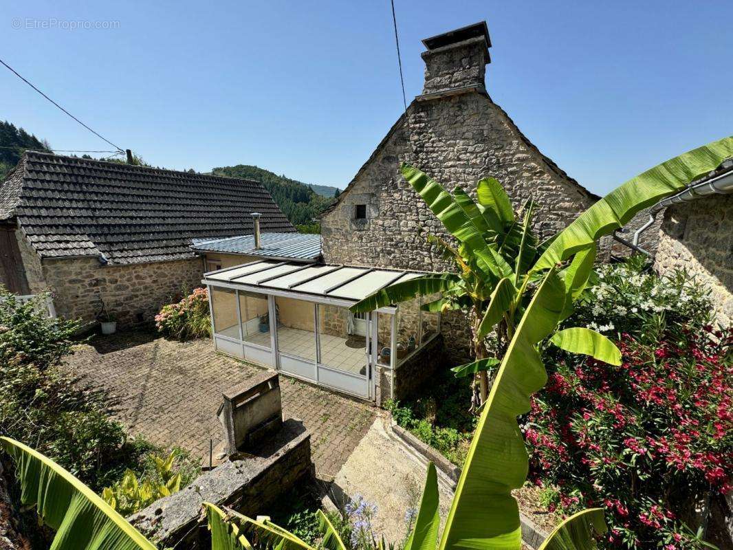 Maison à ENTRAYGUES-SUR-TRUYERE