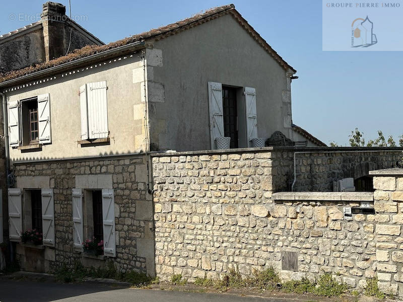 Maison à VILLEBOIS-LAVALETTE