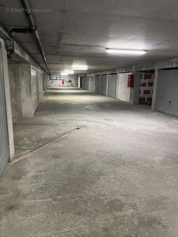 Parking à VILLEURBANNE