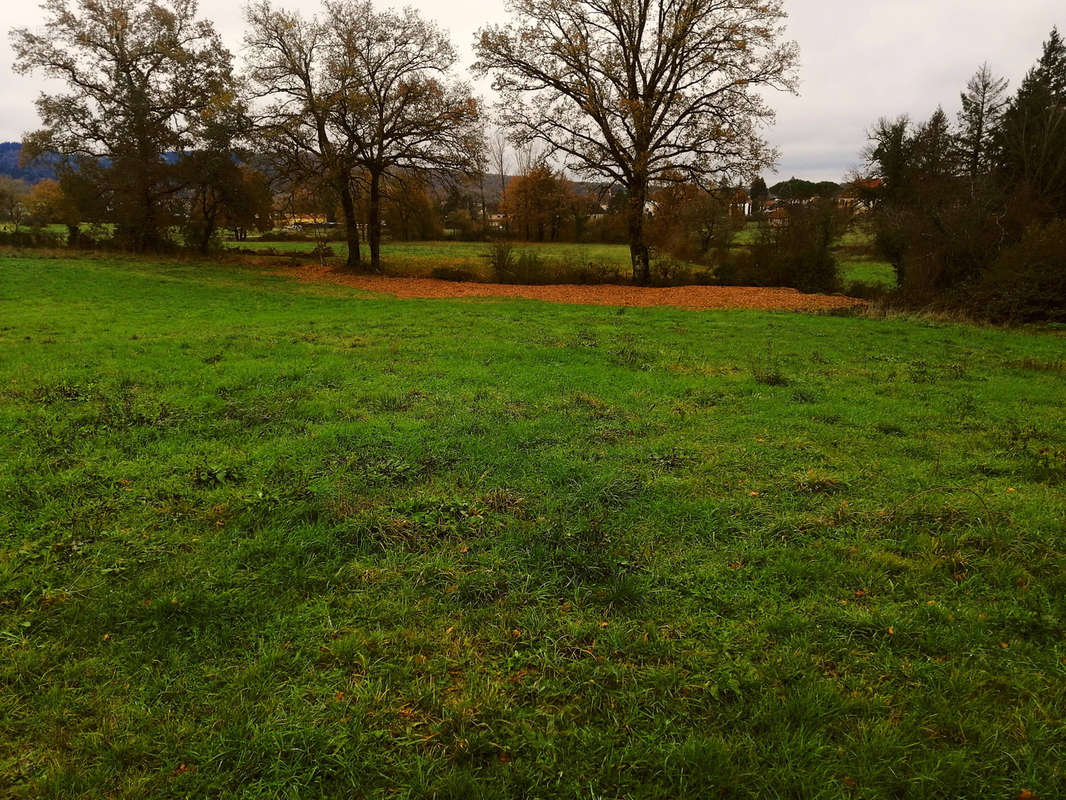 Terrain à LACAPELLE-MARIVAL