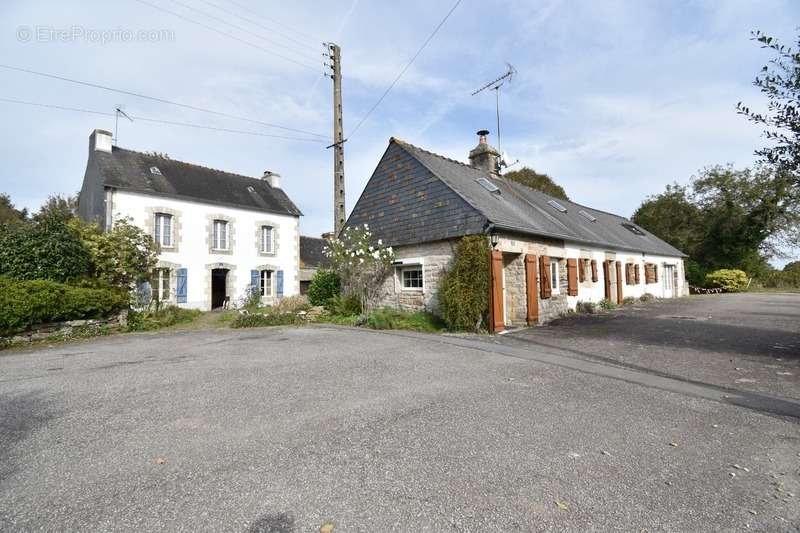 Maison à TREGOUREZ