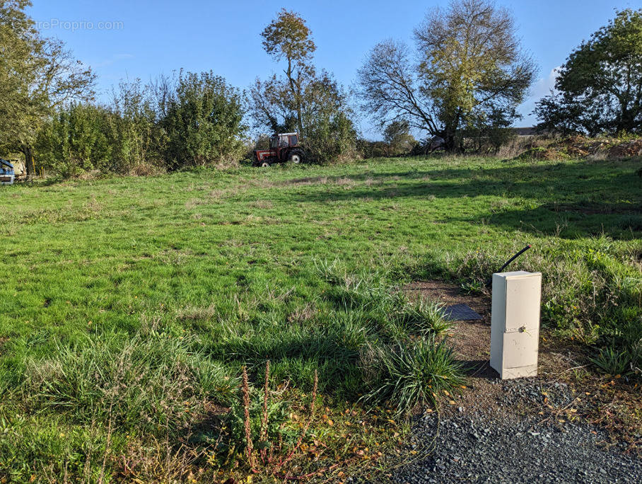 Terrain à LA JONCHERE