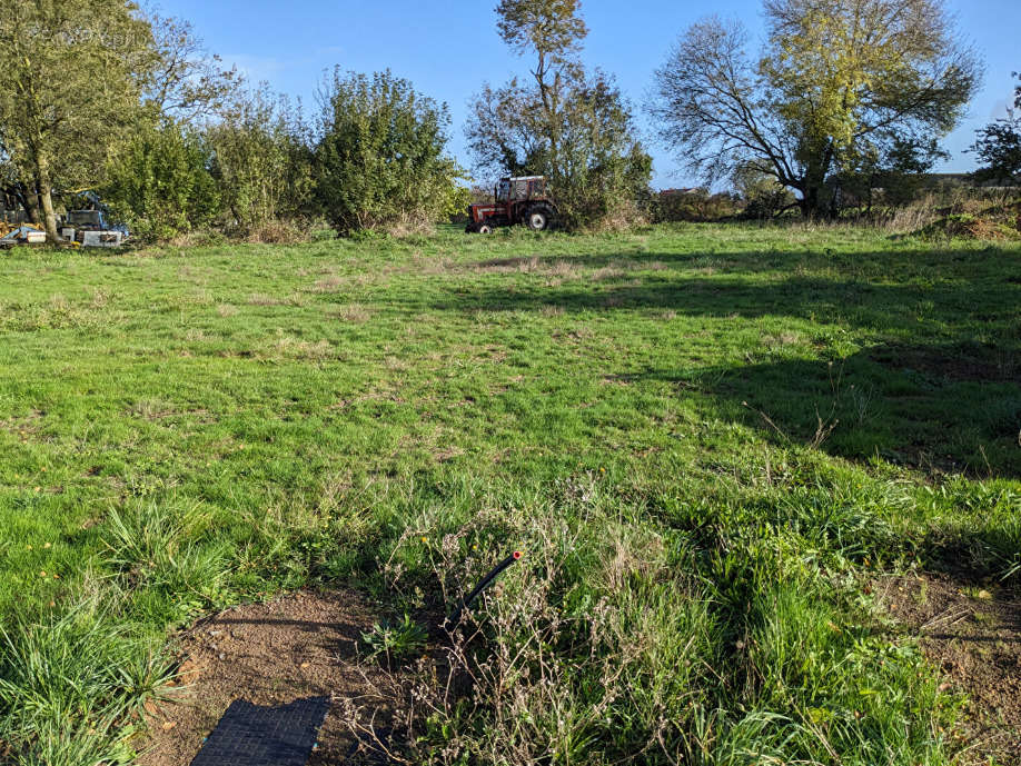 Terrain à LA JONCHERE