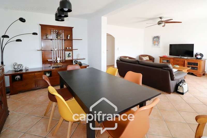 Appartement à SIX-FOURS-LES-PLAGES