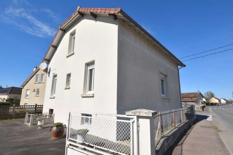 Maison à GUEUGNON