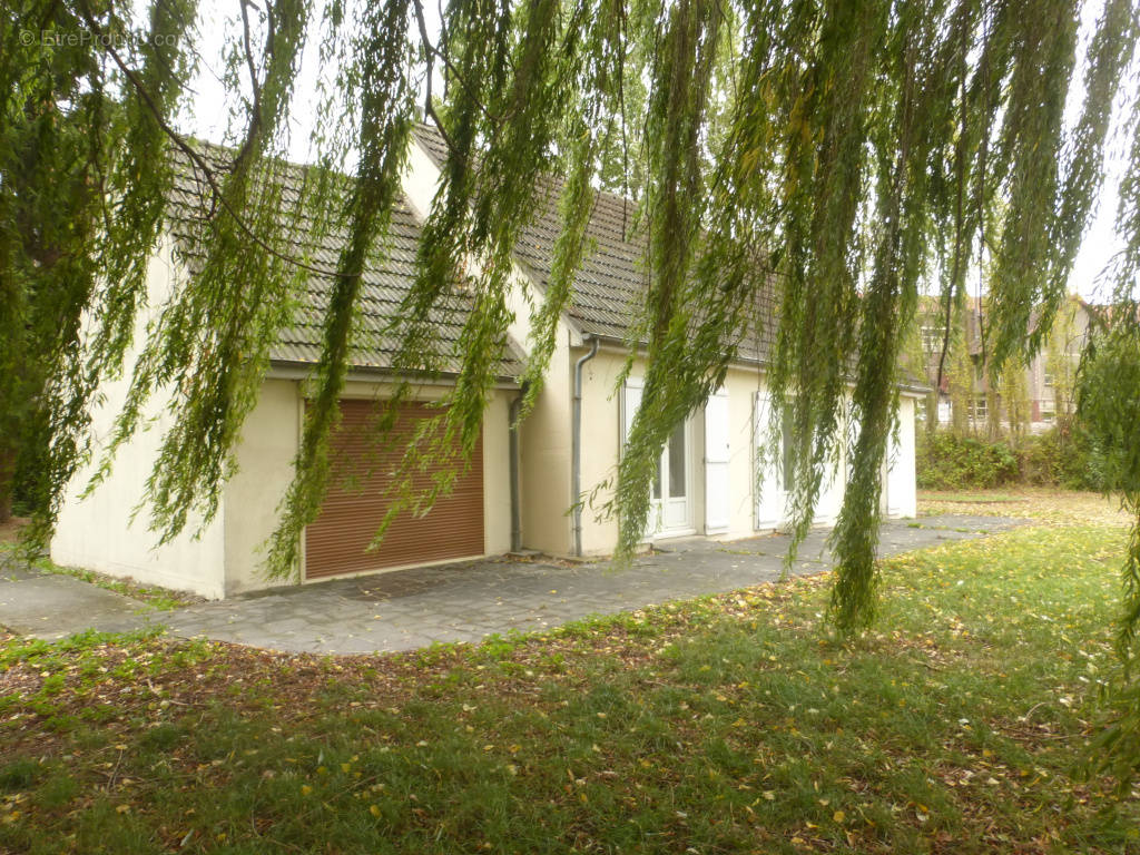 Maison à FERRIERES-EN-BRAY