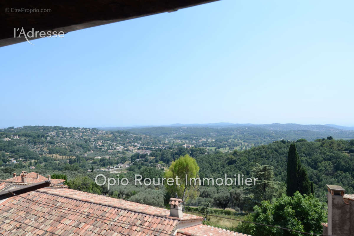 Maison à CHATEAUNEUF-GRASSE