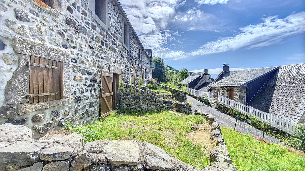 Appartement à CHAMBON-SUR-LAC