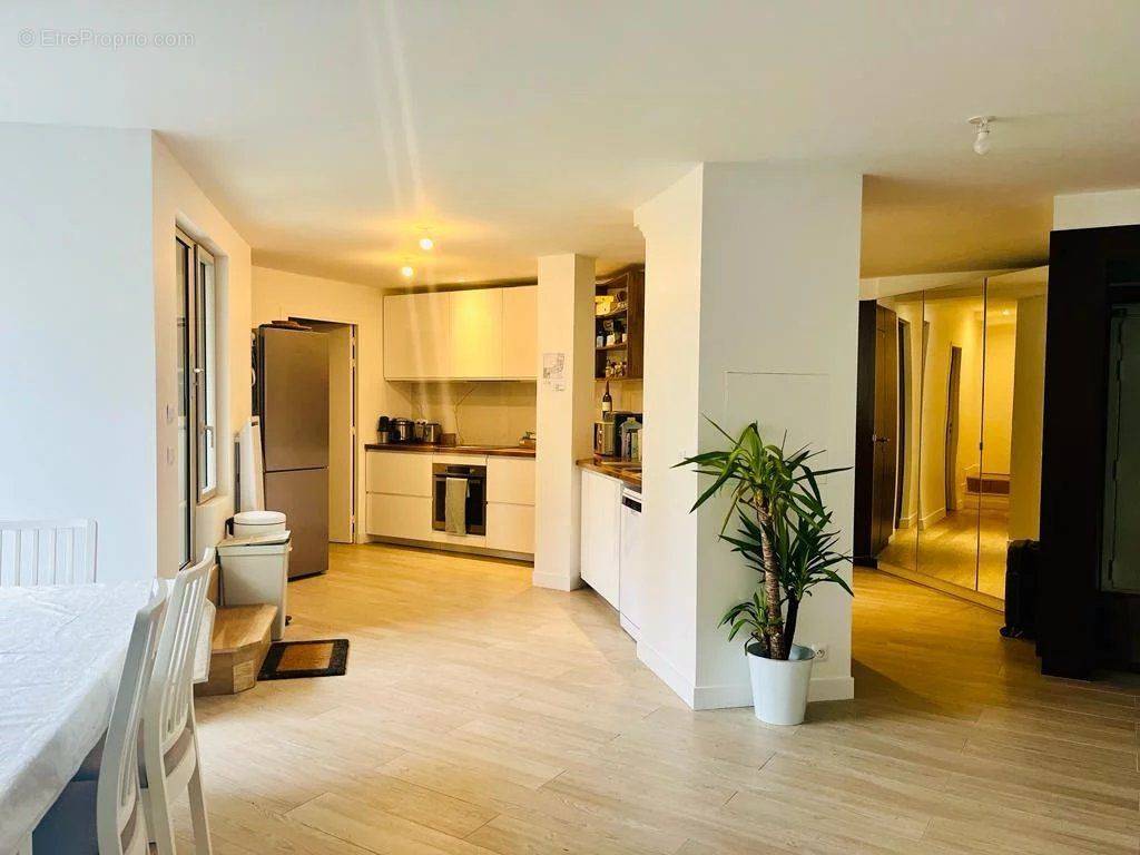 Appartement à COURBEVOIE