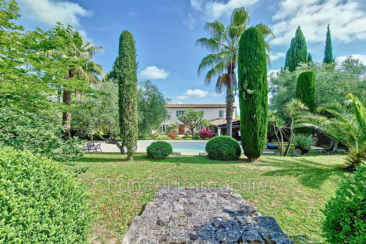 Maison à VALBONNE